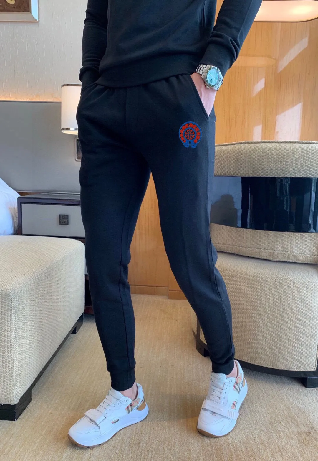 🅿️380 【ChampionHearts】(Fat Man Gospel) hot-selling suit is coming. Focus on the original version of the official website. 2025 new hot-selling sweatshirt suit. The original order is the best. 🇭🇰The meticulous work of top designers. It has a fitting and perfect upper body effect. 100% natural high-quality Roman cotton, close-fitting comfort, noble and elegant! Original hardware embodies elegance and nobility! Counter size: M-5XL (maximum wear up to 220 pounds)